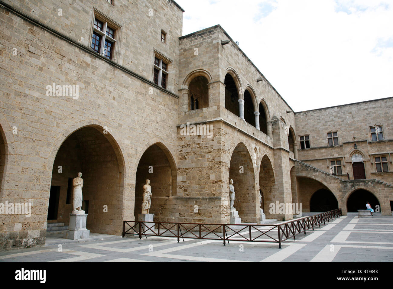 Palazzo del Gran Maestro il cortile nella città vecchia di Rodi, Grecia. Foto Stock