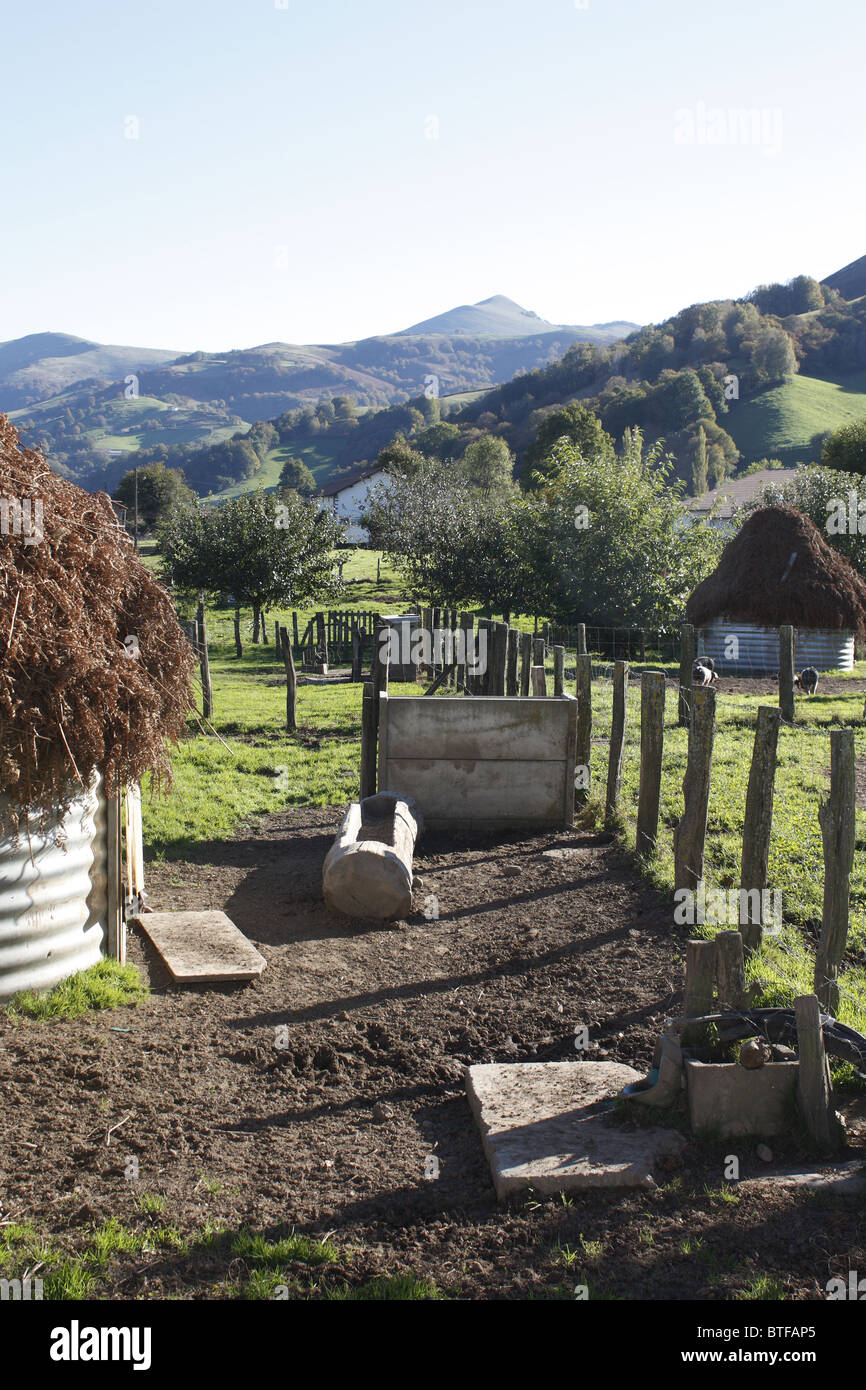 Pigsties sulla valle Kintoa, Pays Basque, Francia Foto Stock