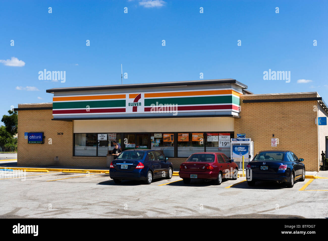 Un 7-Eleven convenience store su International Drive, Orlando, Florida centrale, STATI UNITI D'AMERICA Foto Stock
