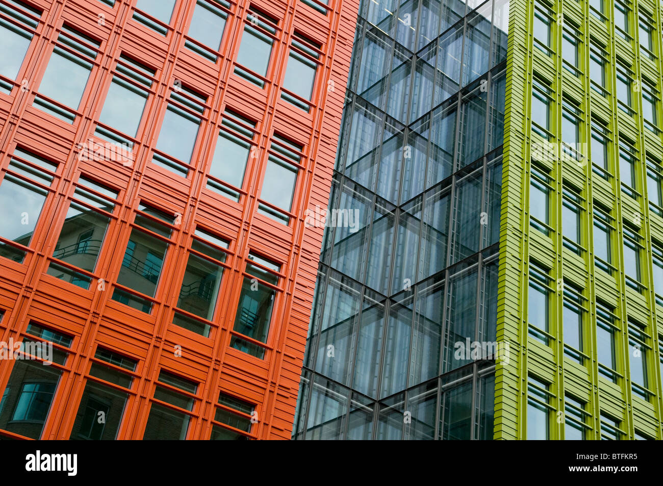 Colorata moderna architettura contemporanea, Londra, Inghilterra Foto Stock