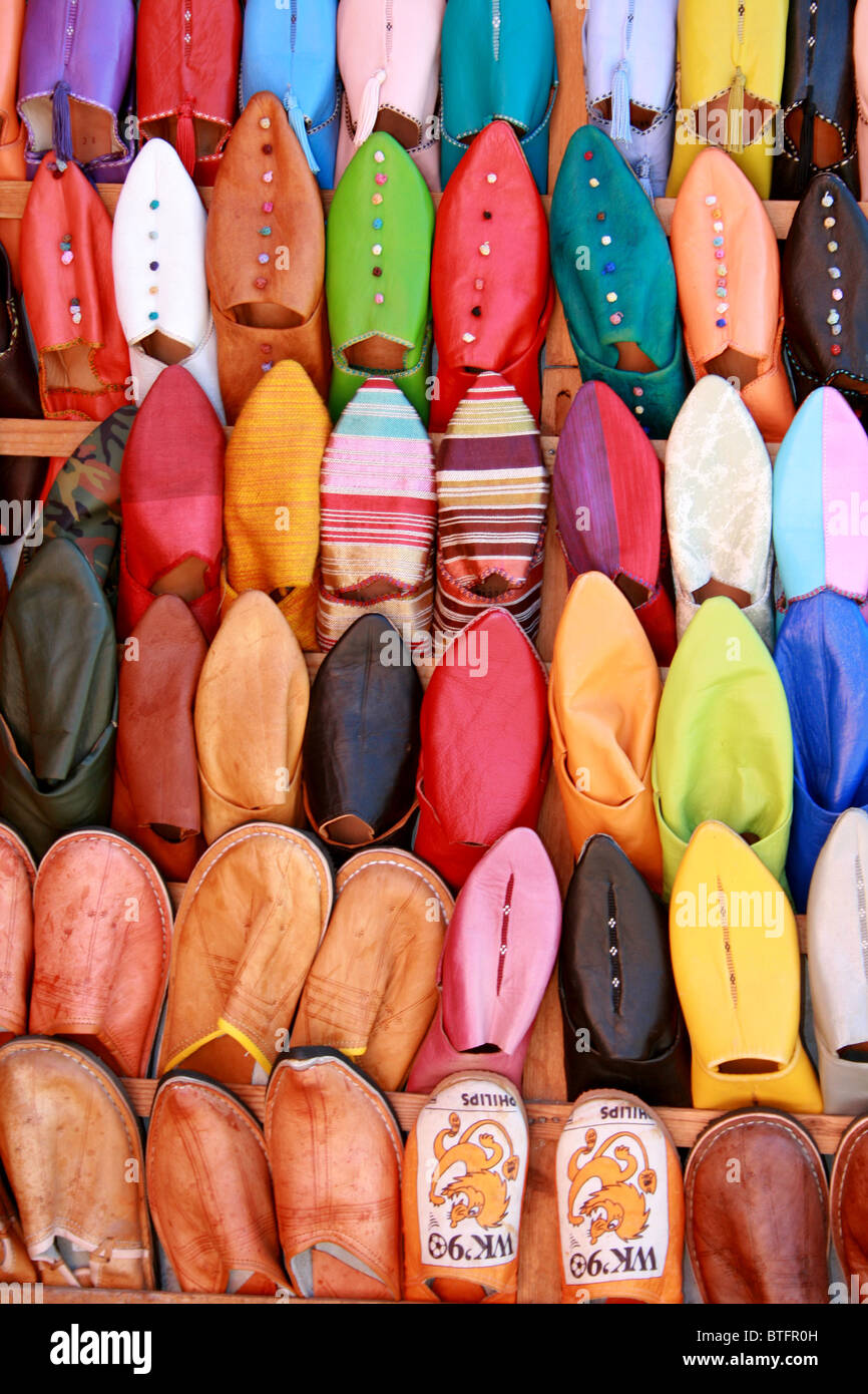 Colorate in cuoio marocchino Pantofole Foto stock - Alamy
