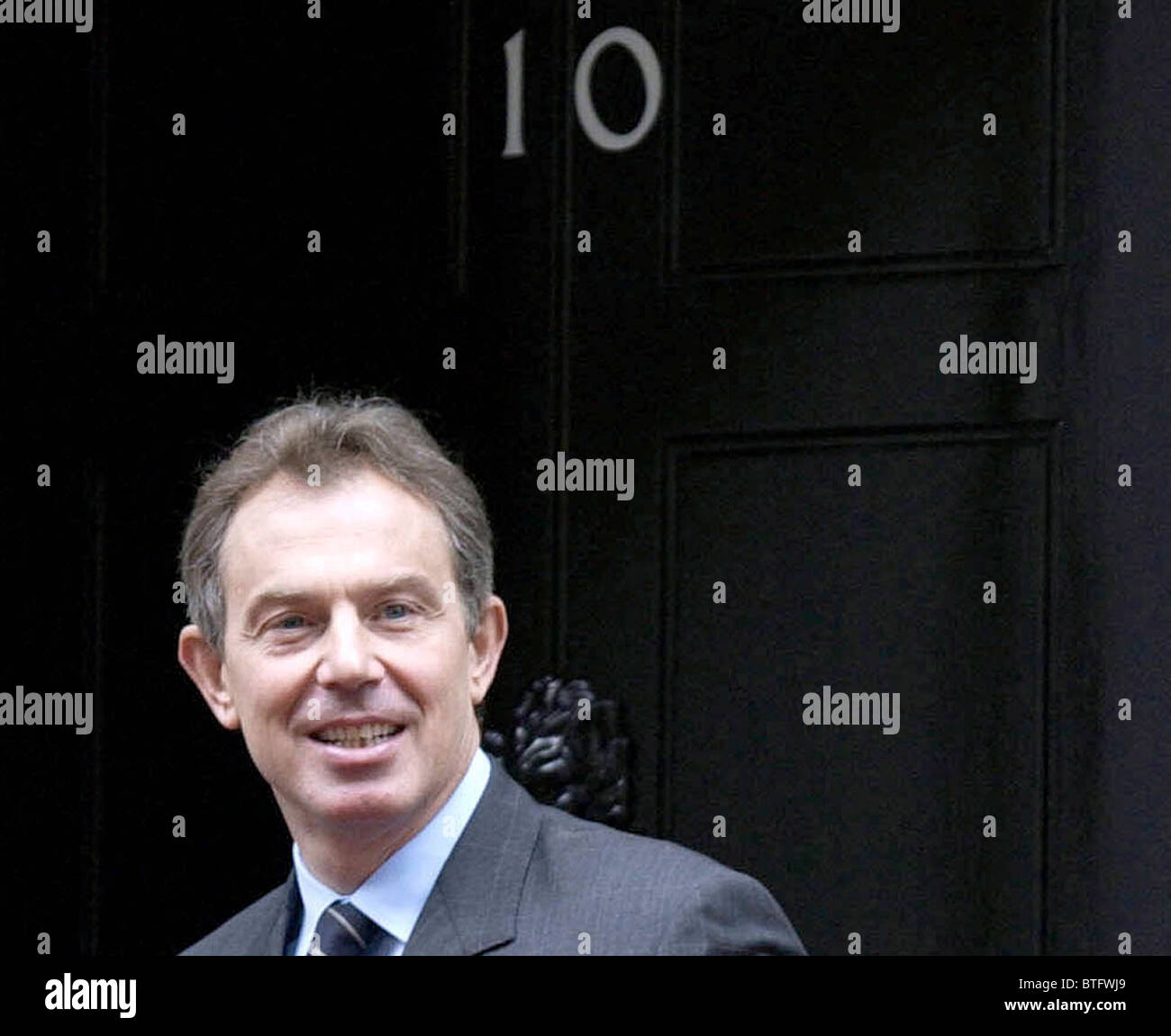 Il primo ministro Tony Blair al di fuori 10 Downing Street Foto Stock