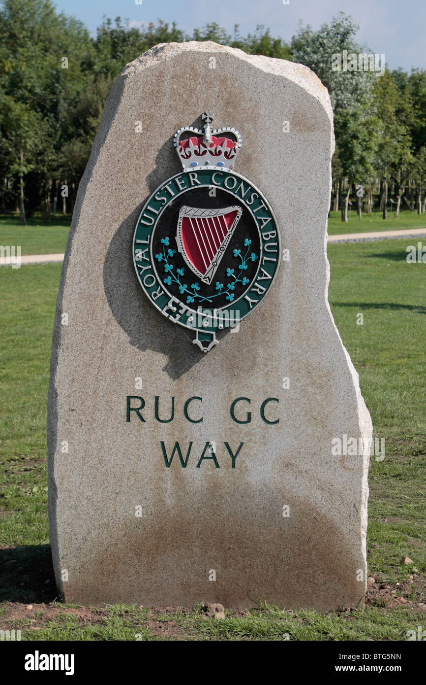 Il Royal Ulster Constabulary GC modo lapide presso il National Memorial Arboretum, Alrewas, UK. Foto Stock
