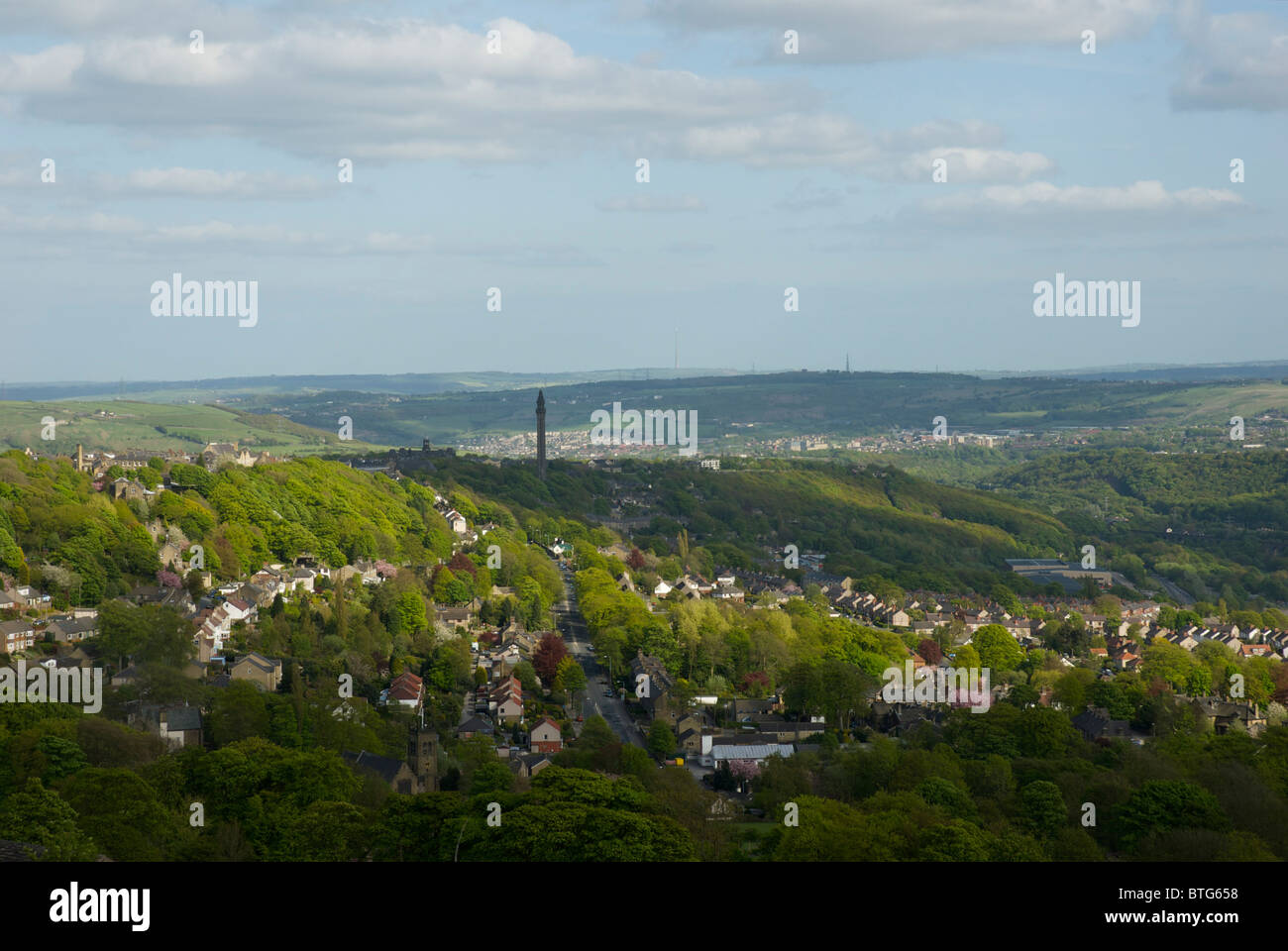 Wainhouse Tower da Norton Tower, Halifax, West Yorkshire, Inghilterra, Regno Unito Foto Stock