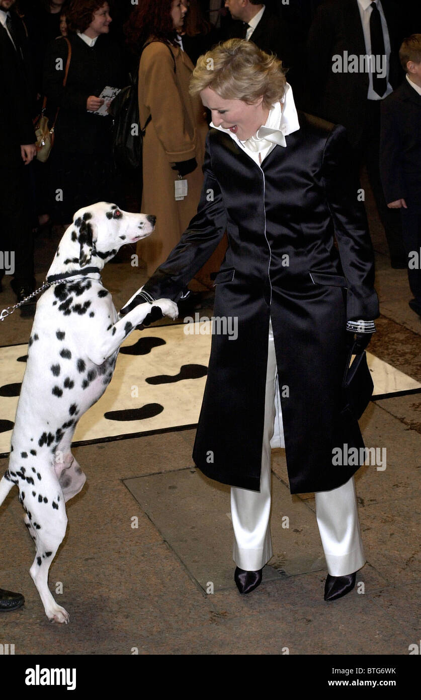 L'attrice Glenn Close con cane dalmata a premiere del film di Walt Disney ' 102 Dalmatians ' di Odeon Leicester Square, Londra Foto Stock