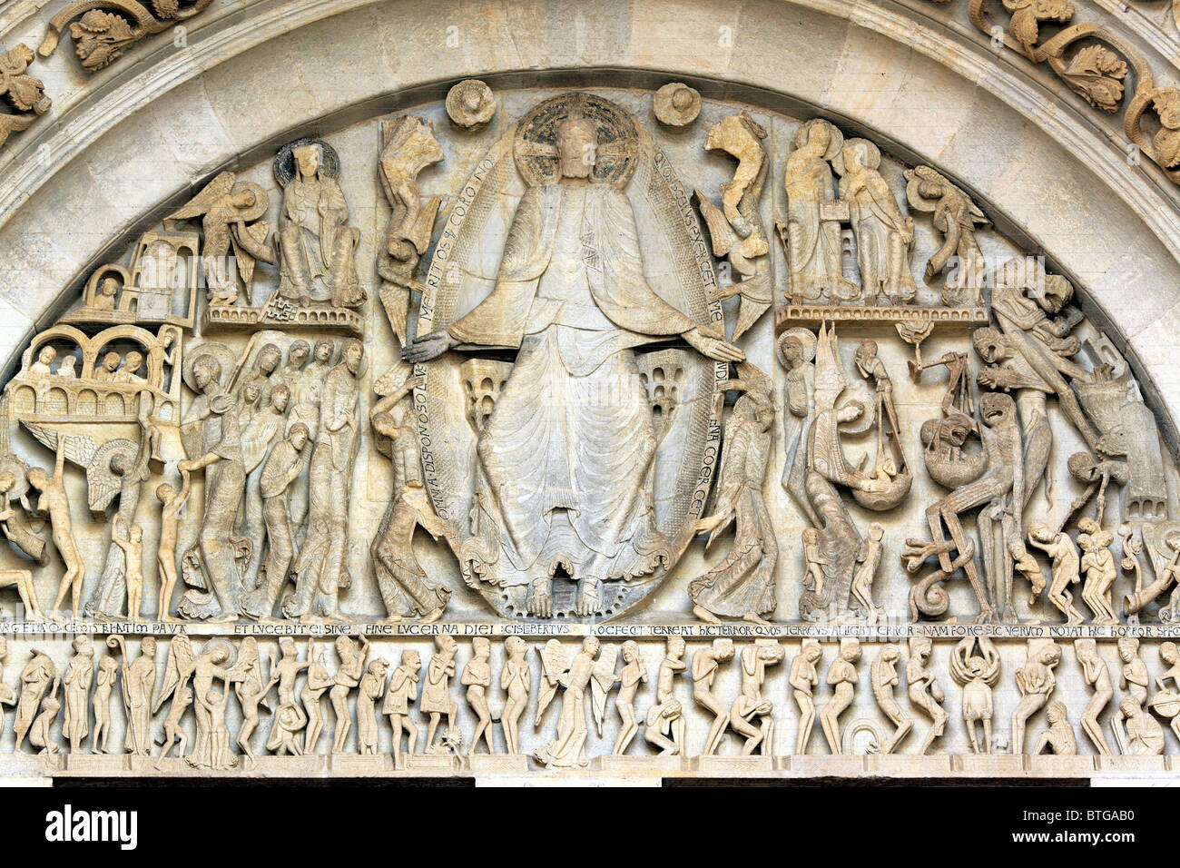 Ultima sentenza Gislebertus nell ovest del timpano, Cattedrale di Autun, Autun, Saône-et-Loire department, Borgogna, Francia Foto Stock