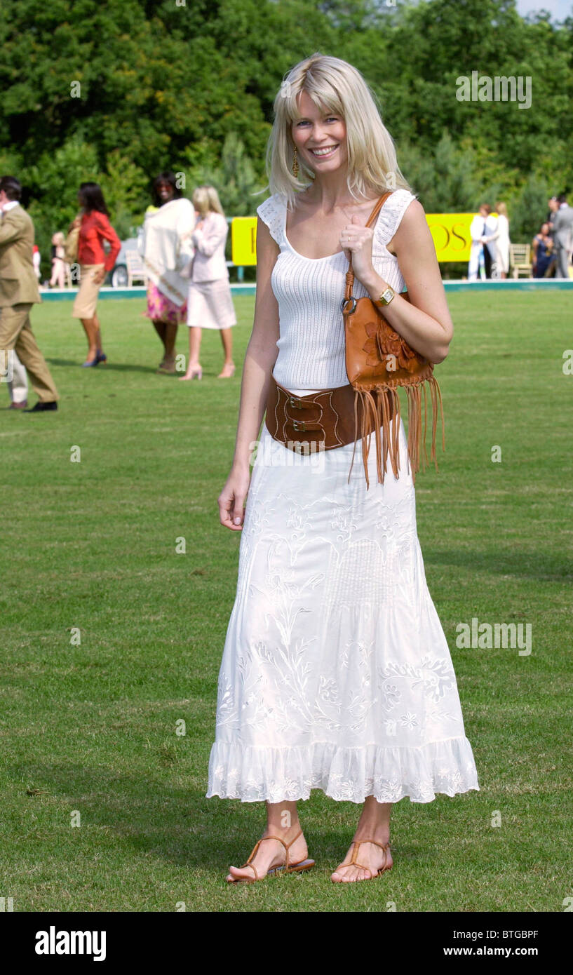 Modello Claudia Schiffer a carità partita di polo per raccogliere fondi per la gioventù locale di beneficenza a Ashe Park in Hampshire Foto Stock