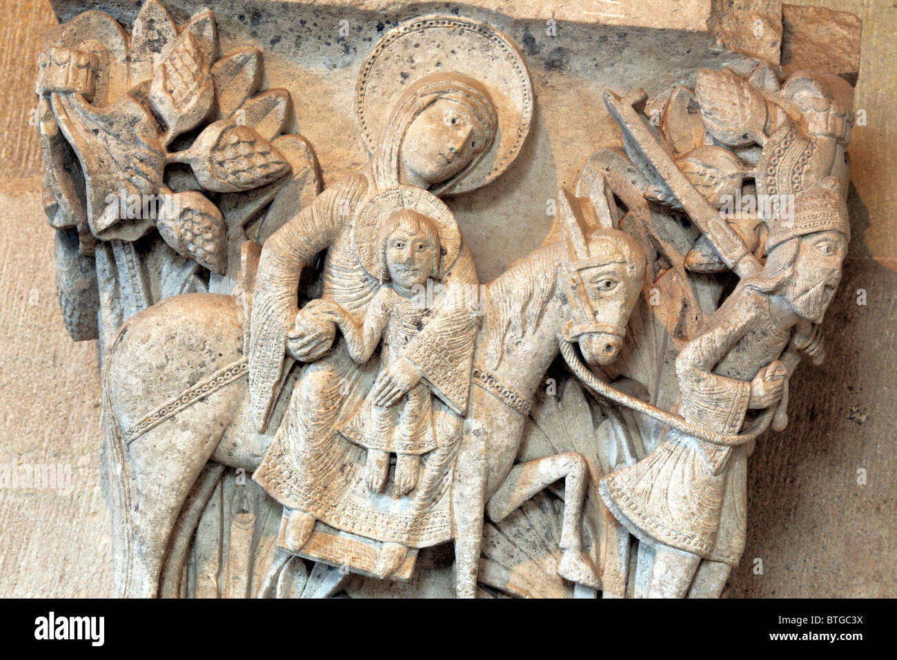 La fuga in Egitto, capitale colonna, (XII secolo), la Cattedrale di Autun, Autun, Saône-et-Loire department, Borgogna, Francia Foto Stock