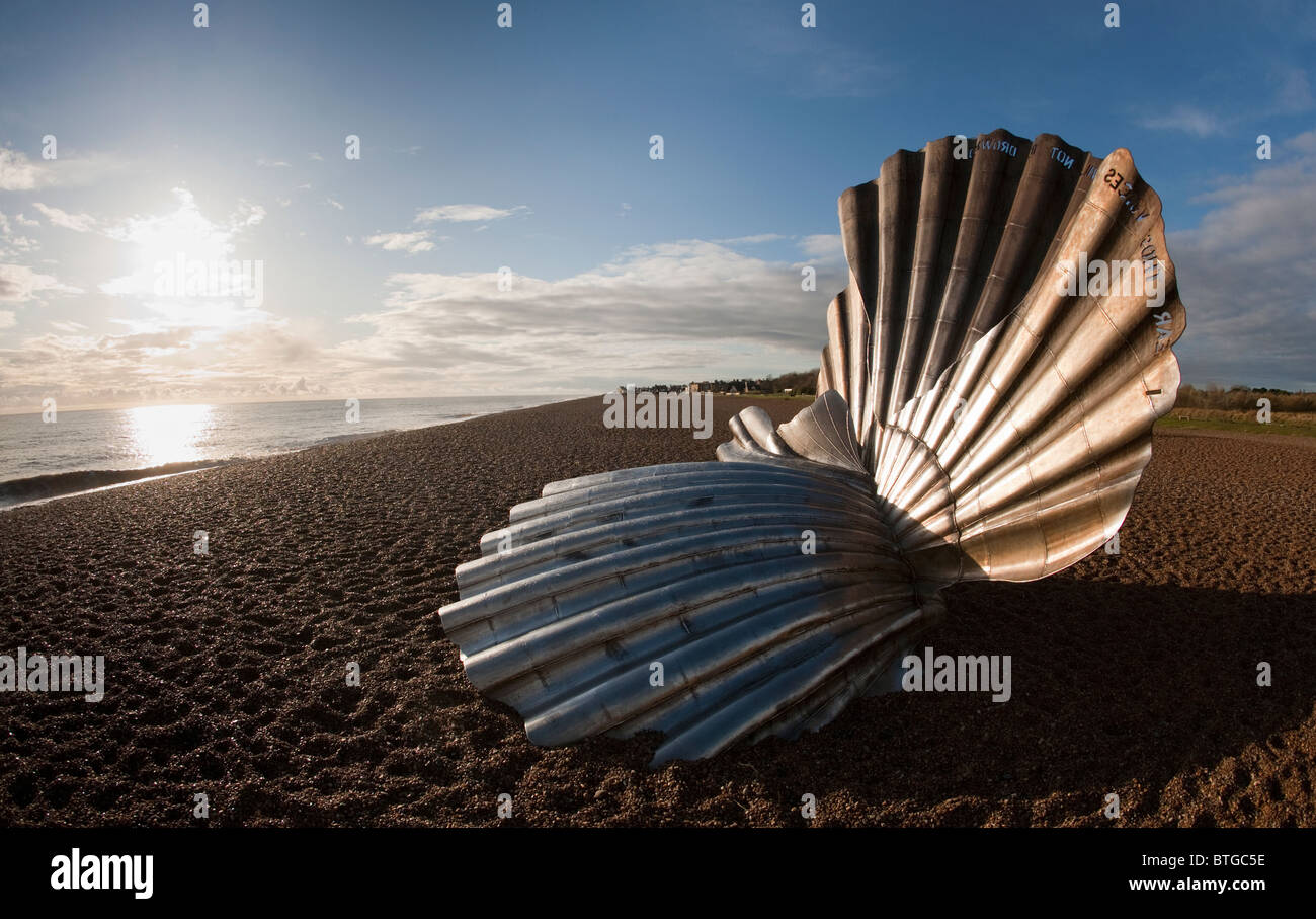 La dentellatura, una scultura da Maggi Hambling, dedicato al compositore Benjamin Britten e citando la sua opera Peter Grimes Foto Stock