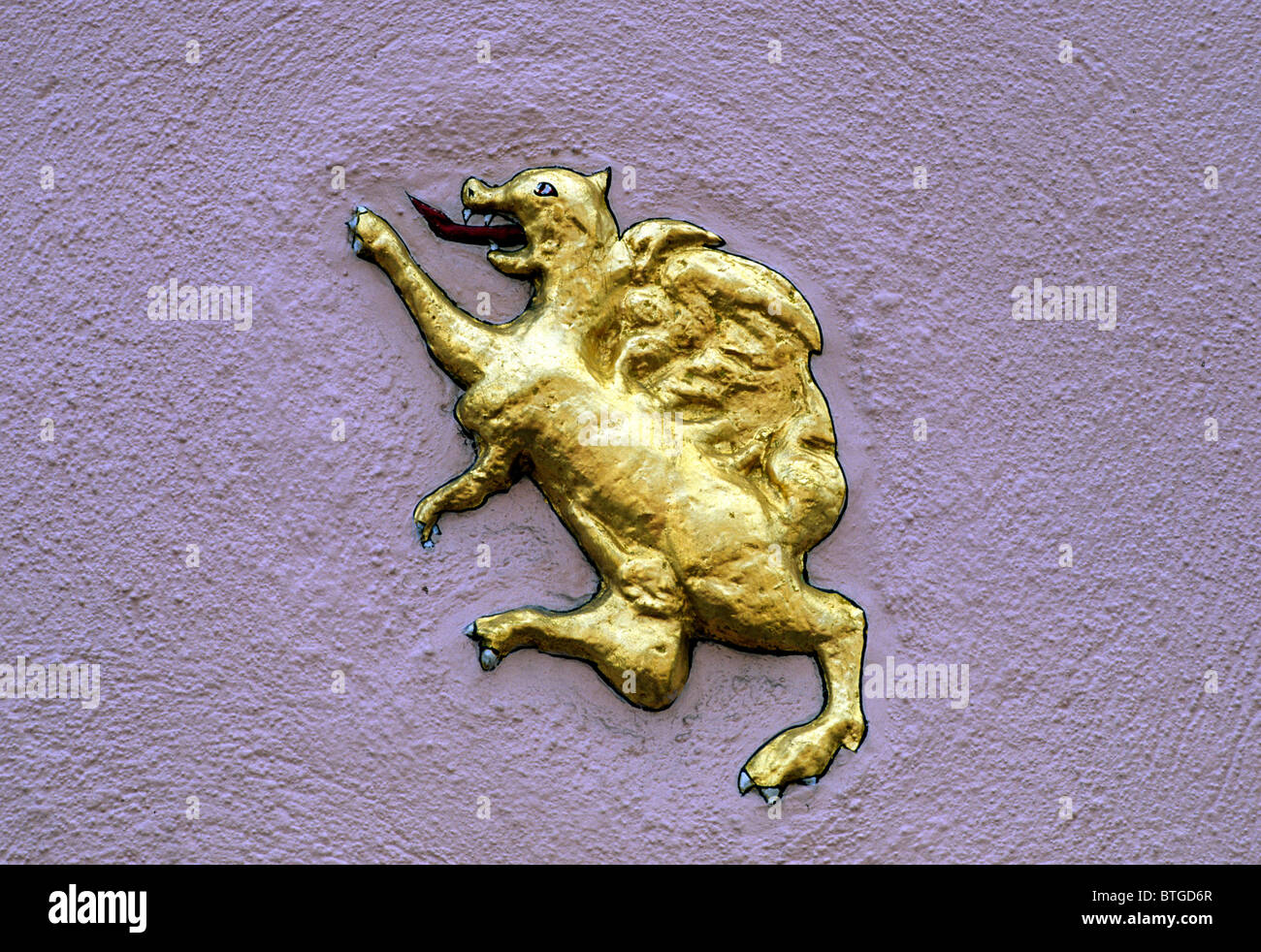Hadleigh Suffolk, Pargetting, High Street, mitica creatura Bestia intonaco parete decorazione inglese in Inghilterra le bestie del Regno Unito Foto Stock