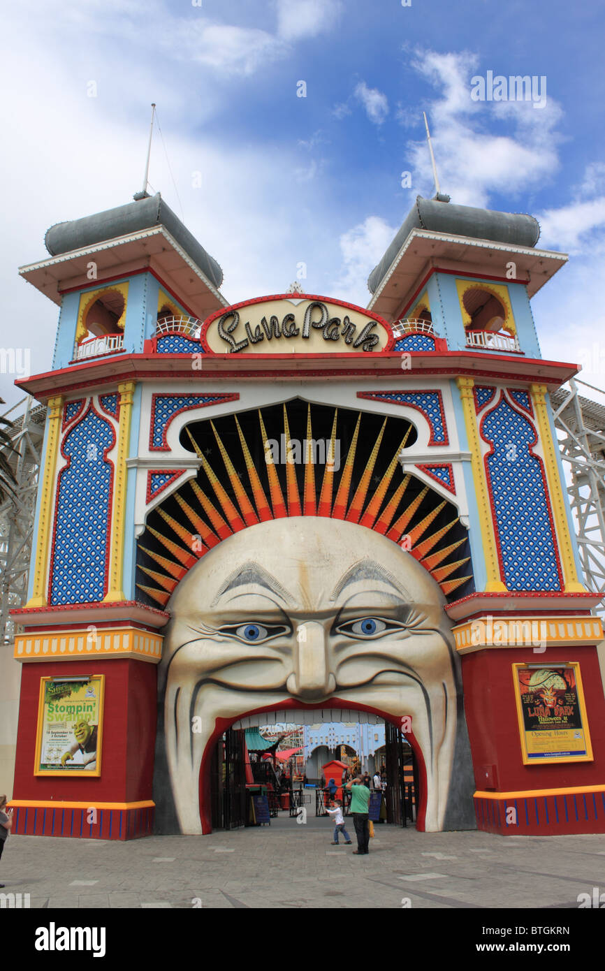 Il Luna Park parco dei divertimenti di ingresso inferiore, Esplanade, St Kilda, South Melbourne, Victoria, Australia, Oceania Foto Stock