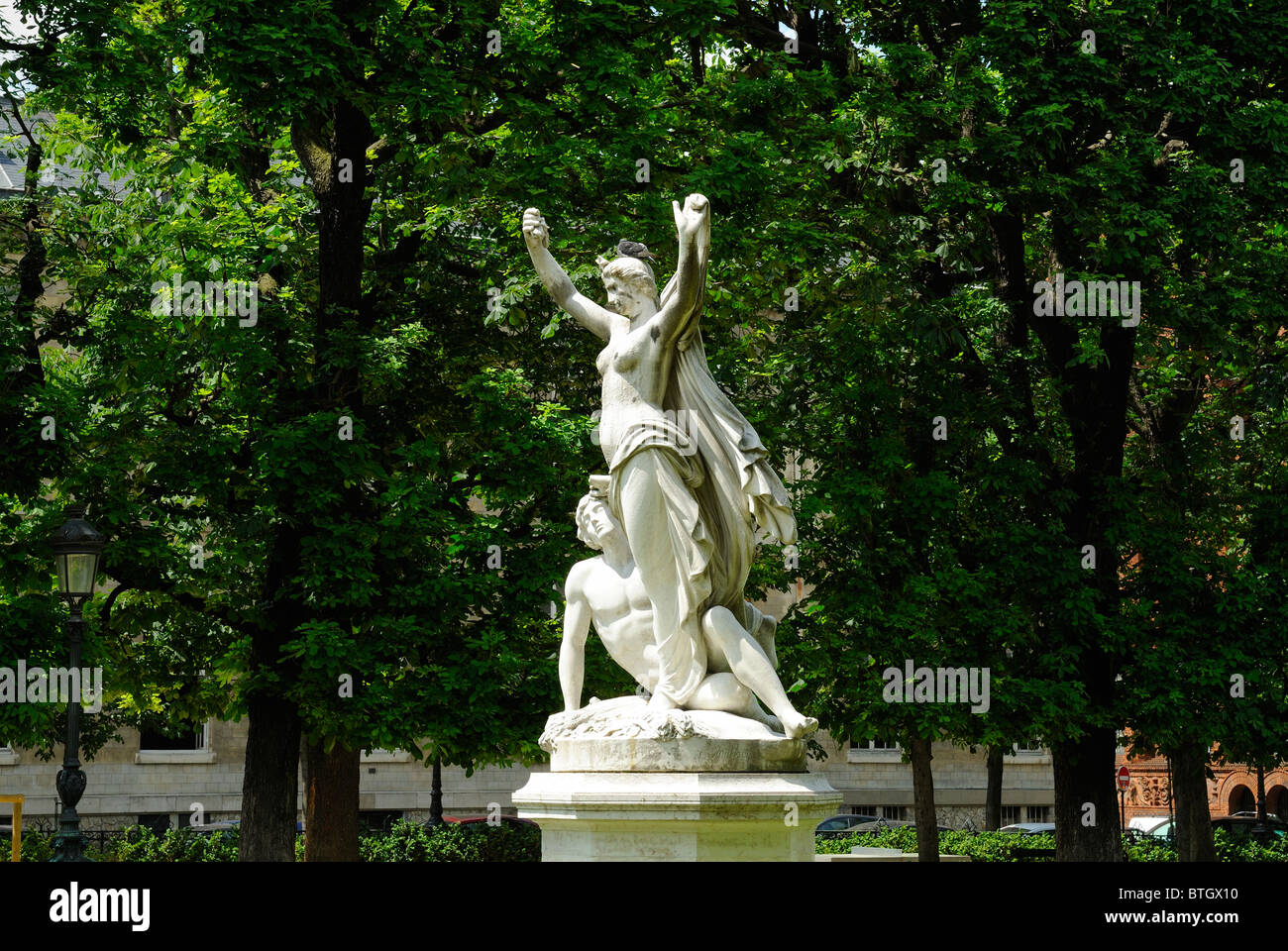 Statua in un parco pubblico a Parigi capitale della Francia Foto Stock