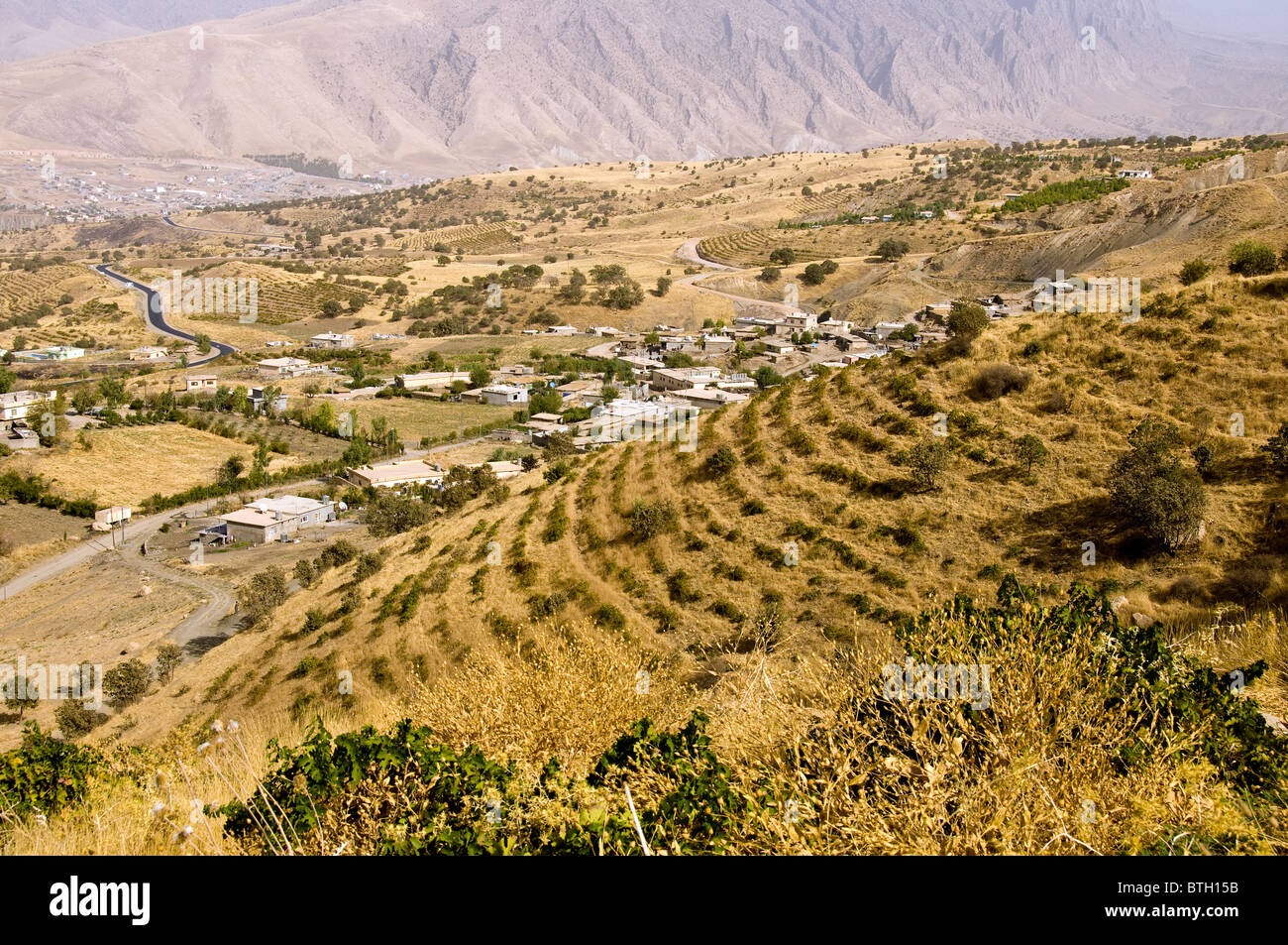 Nell Iraq del Nord il paesaggio sulla strada tra Erbil e Sulaimaniya nella regione del Kurdistan Foto Stock