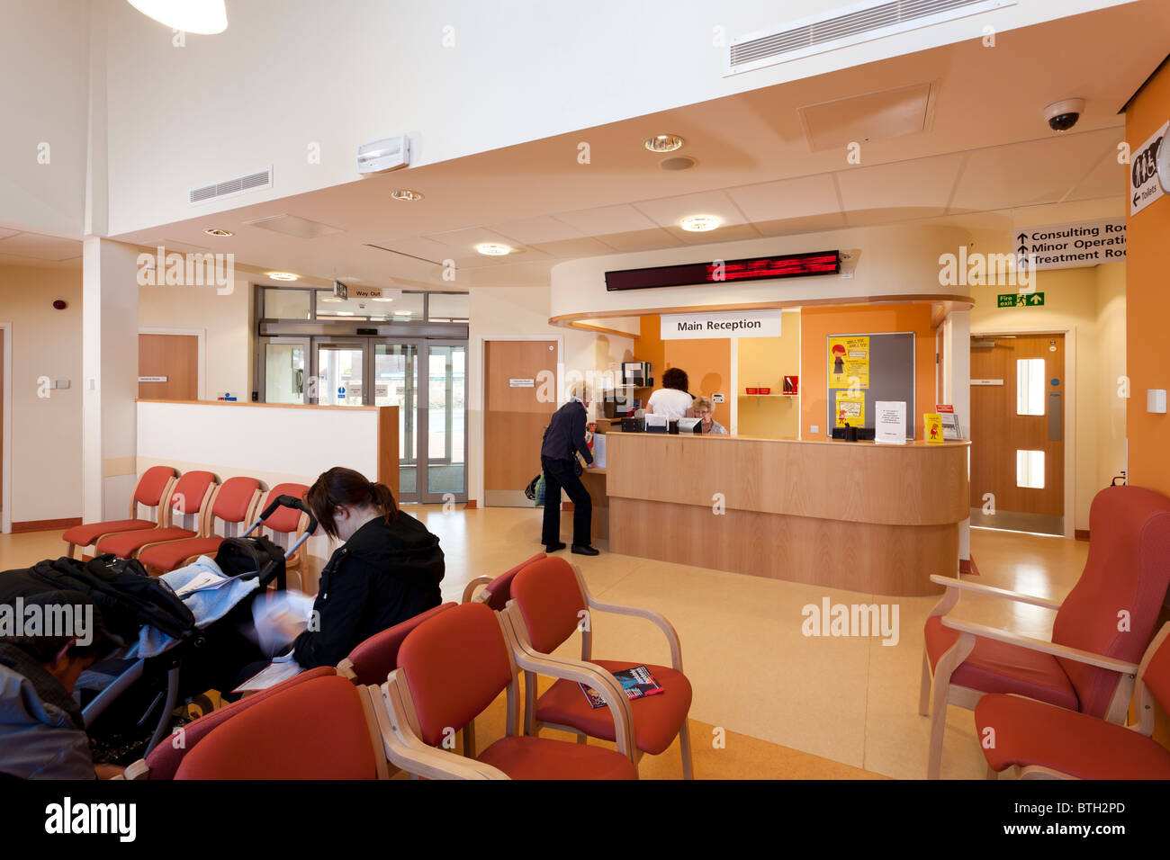 La reception sala attesa a Gosport Medical Center Foto Stock