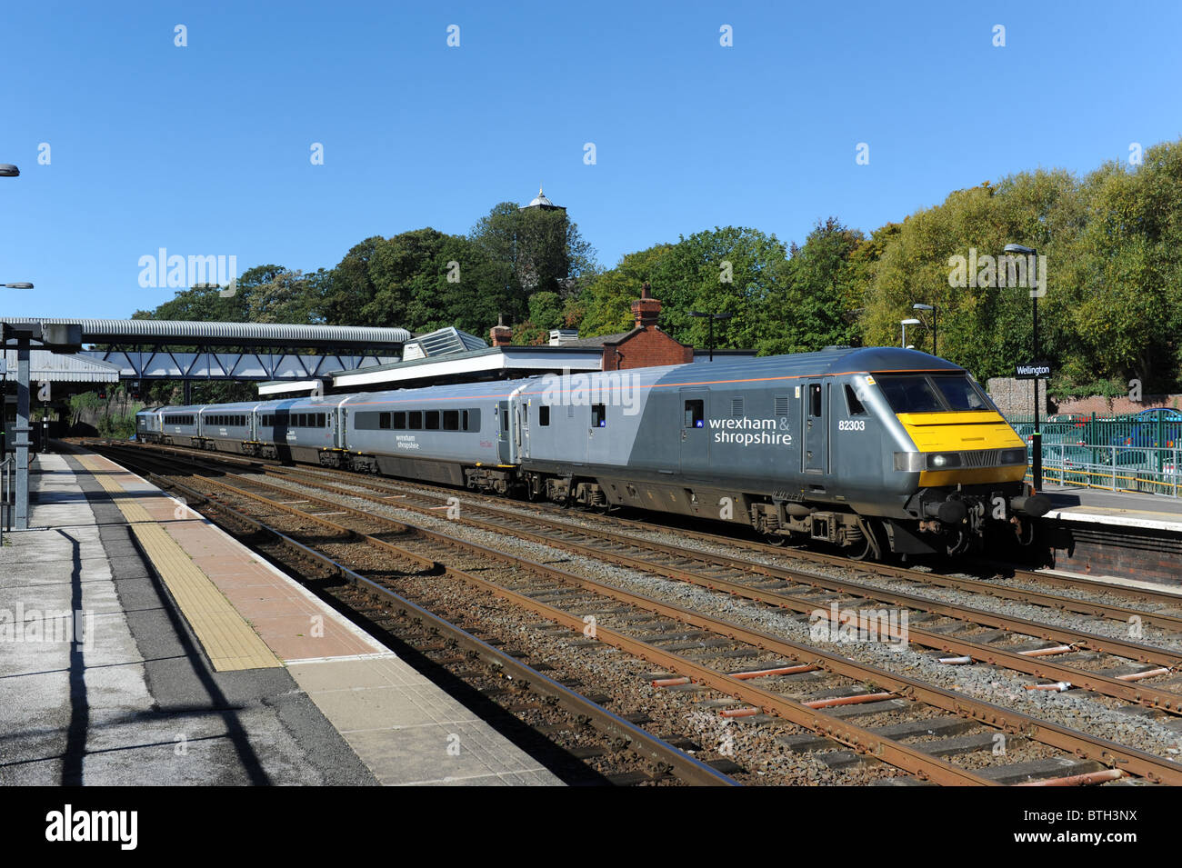 Il Wrexham e Shropshire servizio del treno a Londra in Wellington stazione ferroviaria Foto Stock