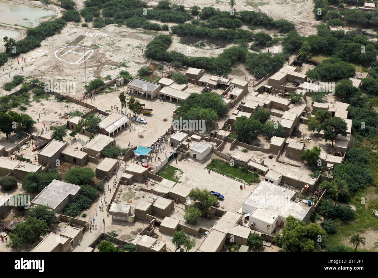 Vista della città colpito da un'alluvione, Kotnai, Pakistan Foto Stock