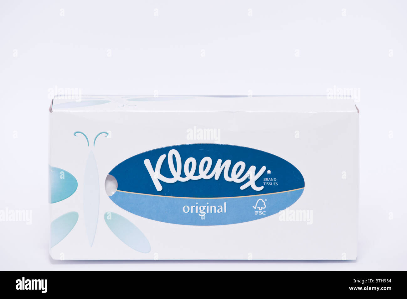 Una scatola di Kleenex originali tessuti di marca su sfondo bianco Foto Stock