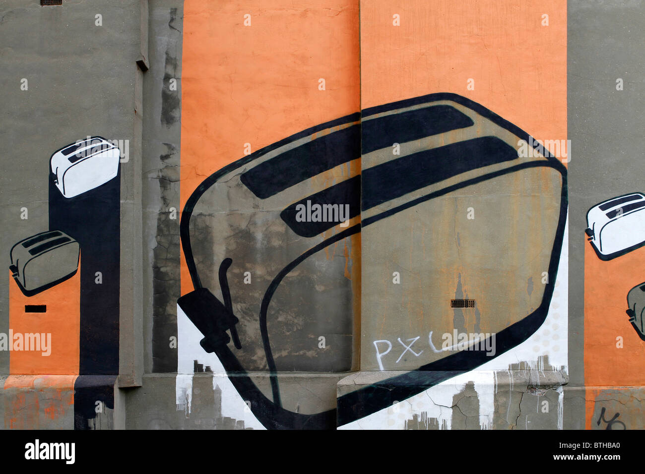 Tostapane stencil graffiti street art in Shoreditch London, arte urbana, arte, artista di strada, moderno, contemporaneo, Russel Hobbs, Foto Stock