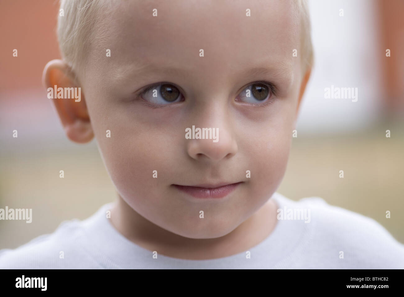 Ritratto di un giovane ragazzo di età compresa fra 3 e 4 anni Foto Stock