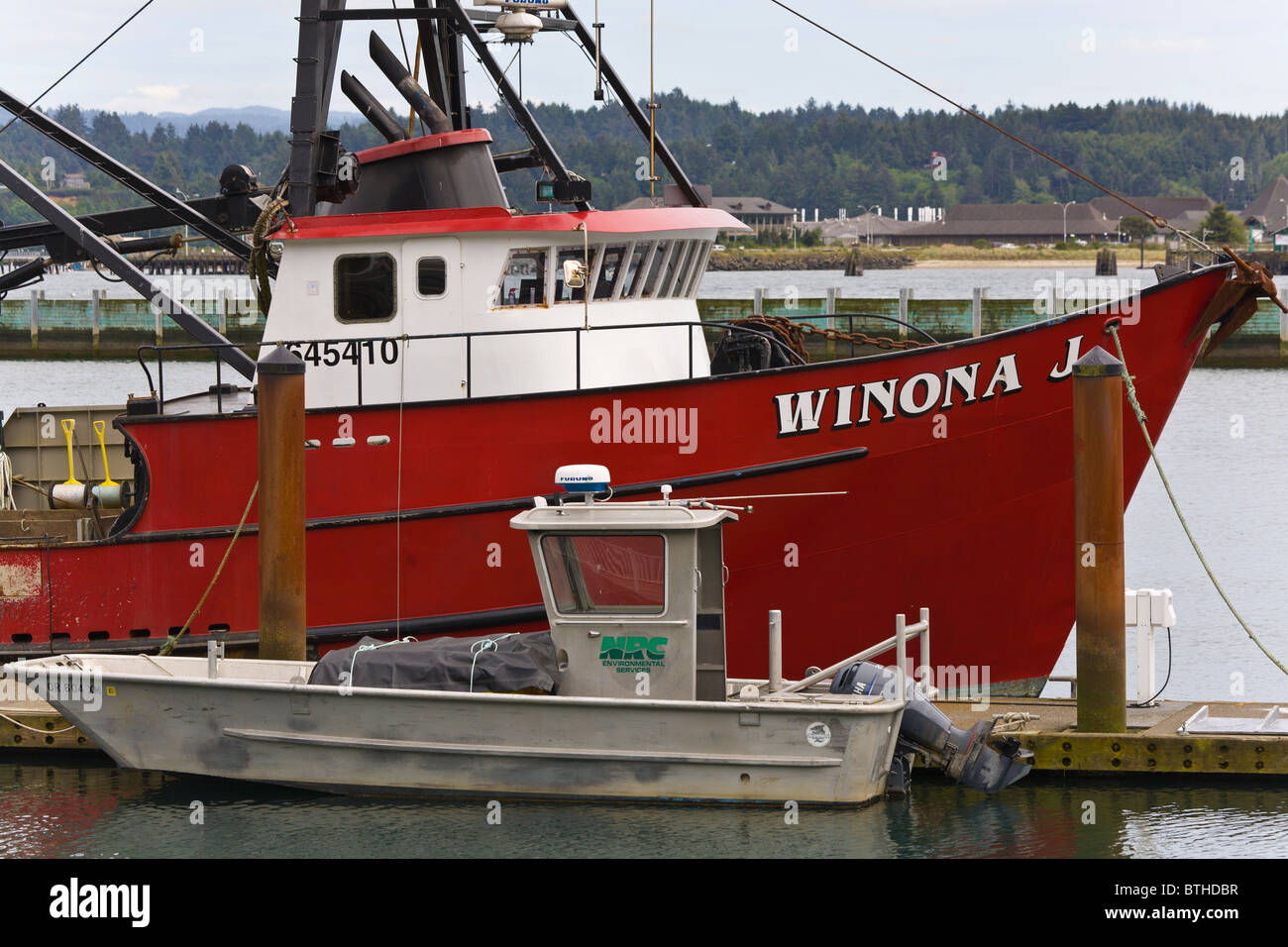Commerciale di pesca barche nel porto turistico sul Fiume Siuslaw in Firenze Oregon Foto Stock