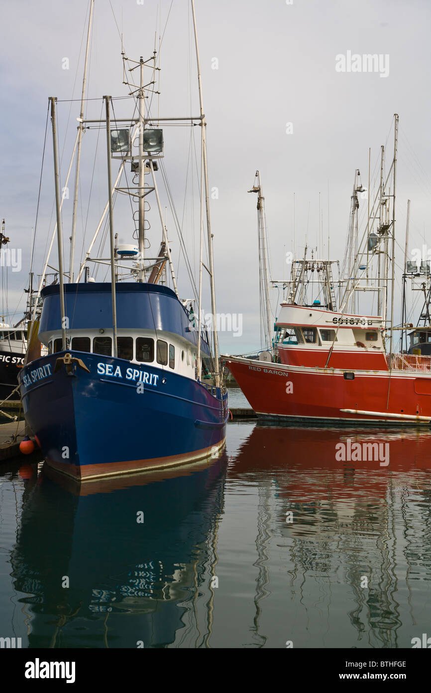 Commerciale di pesca barche nel porto turistico sul Fiume Siuslaw in Firenze Oregon Foto Stock