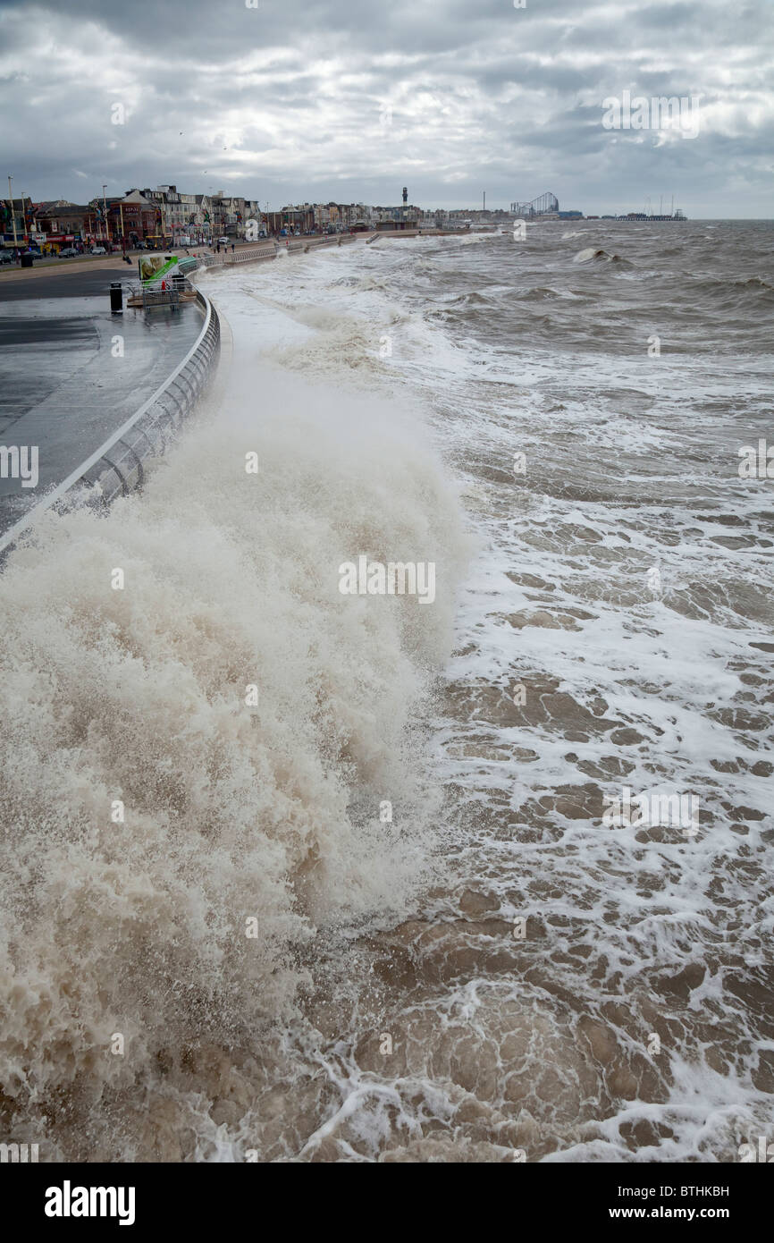 Mare mosso, Blackpool, Lancashire. Foto Stock