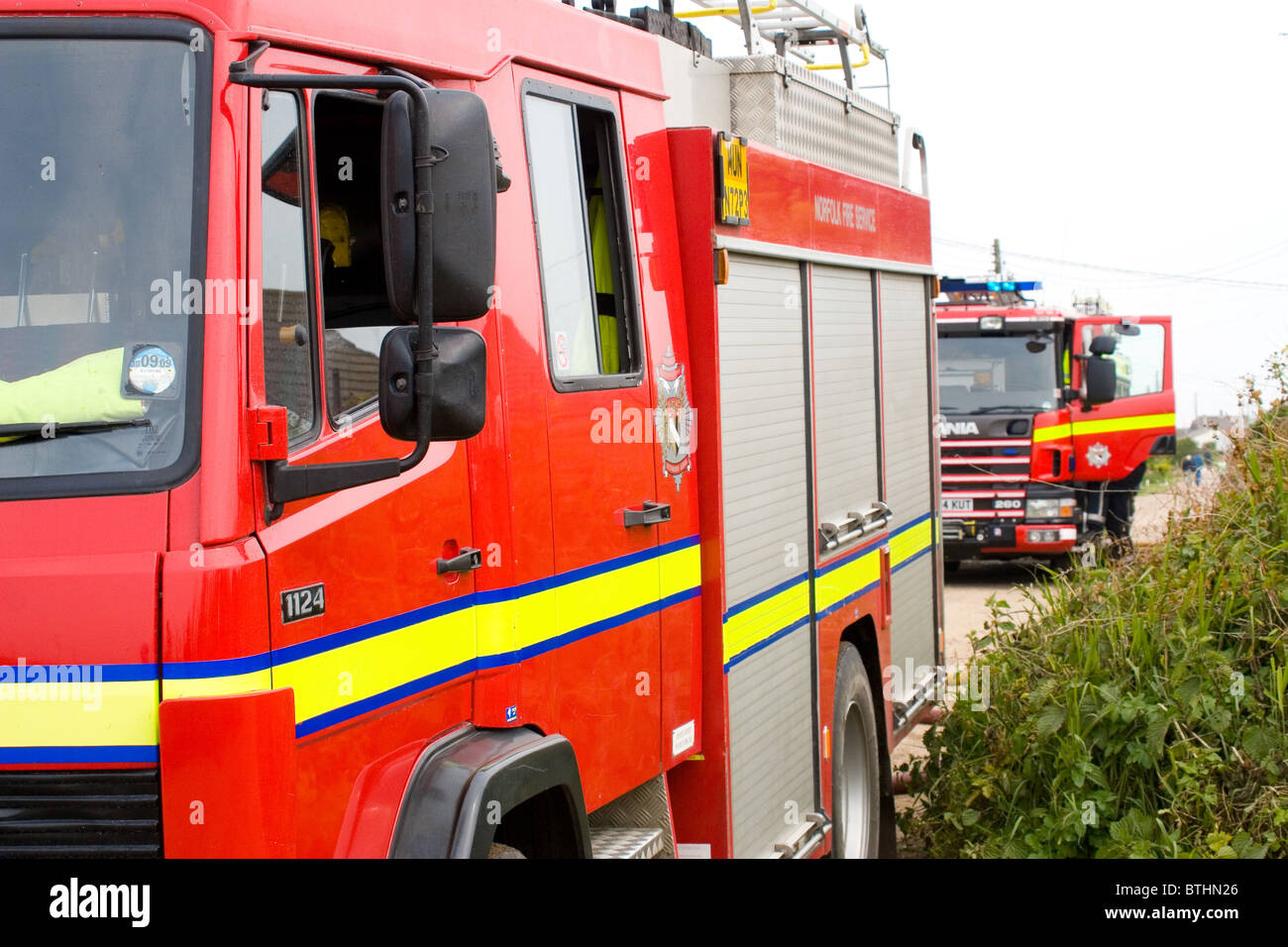 British Fire and Rescue appliance - motori antincendio - da Norfolk Fire & Rescue Service assistere a una chiamata di emergenza Foto Stock