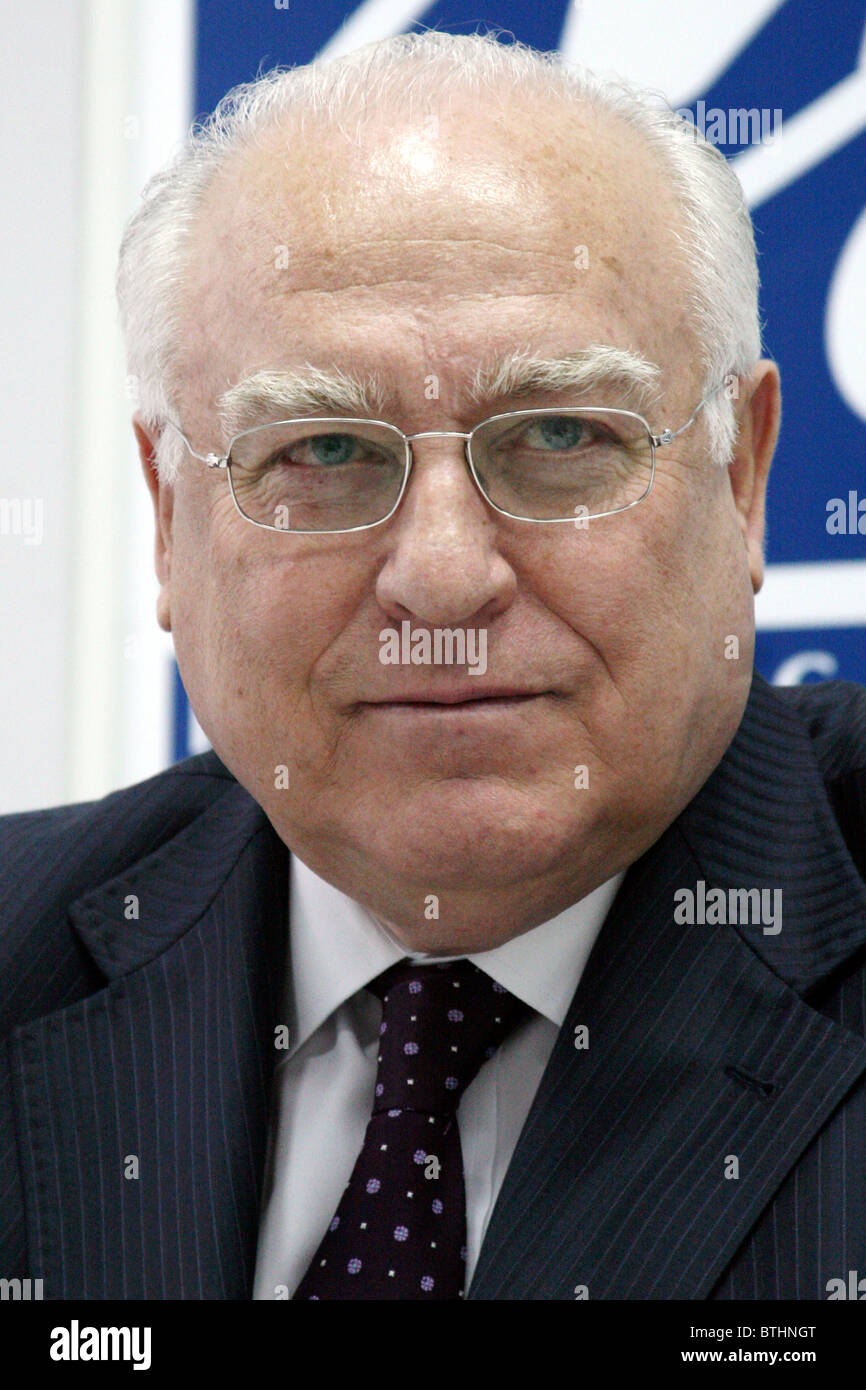 Ex primo ministro russo Viktor Chernomyrdin essendo la Russia di ambasciatore dell'Ucraina circa 2008 Foto Stock