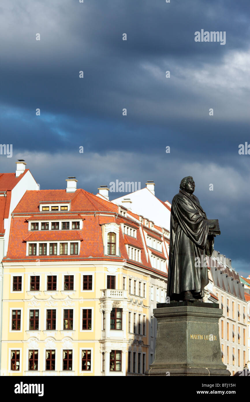 Monumento a Martin Lutero vicino la Frauenkirche di Dresda, Sassonia, Germania Foto Stock