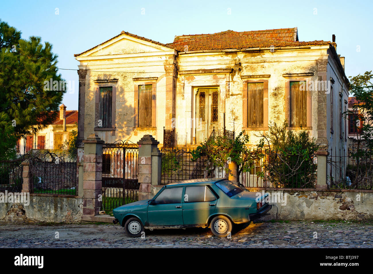 Casa greco e turco auto, Cunda Island, vicino a Ayvalik, Turchia. Foto Stock