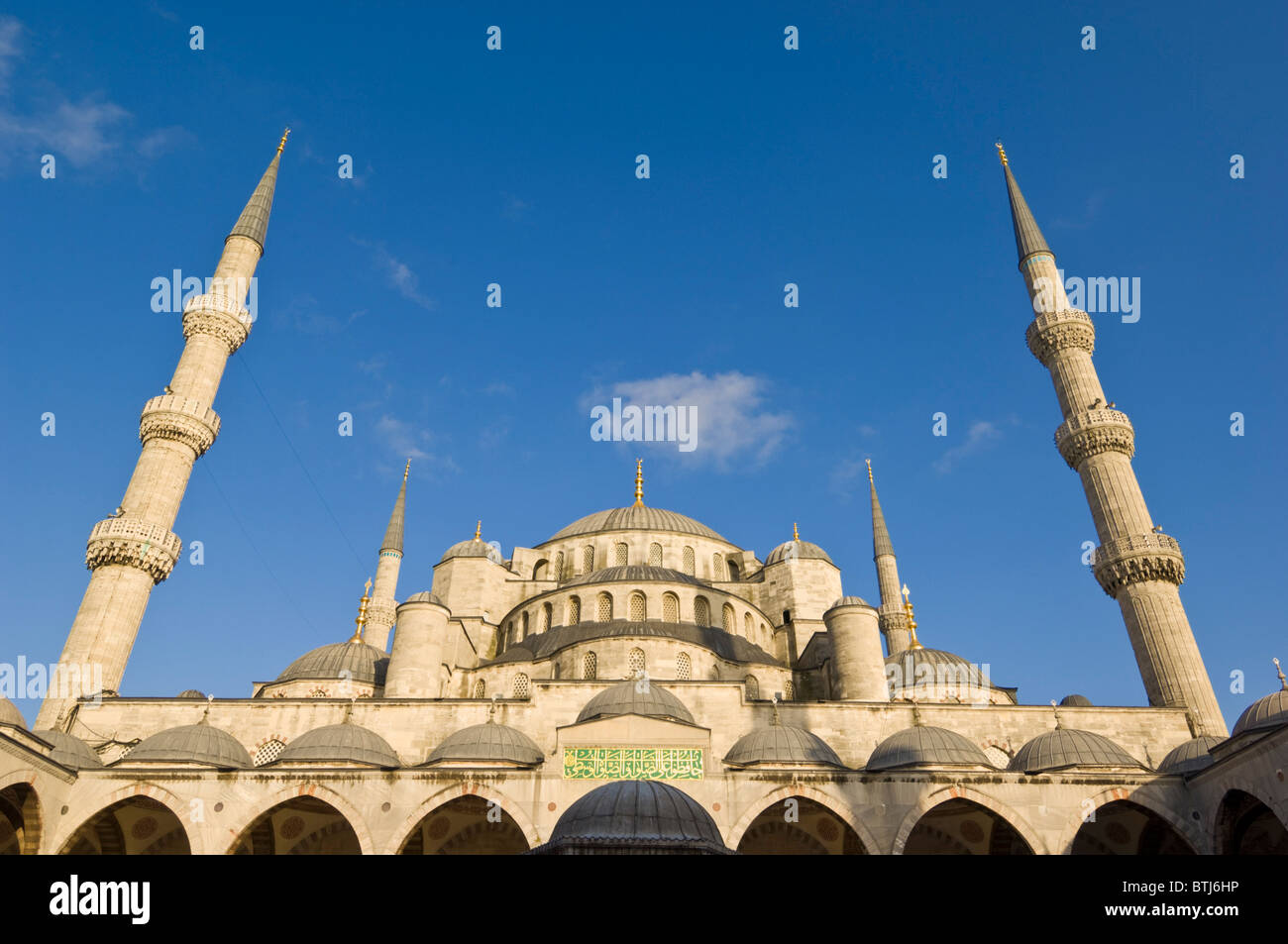 La Moschea Blu (Sultan Ahmet Camii) con cupole e minareti, Sultanahmet, Istanbul, Turchia Foto Stock