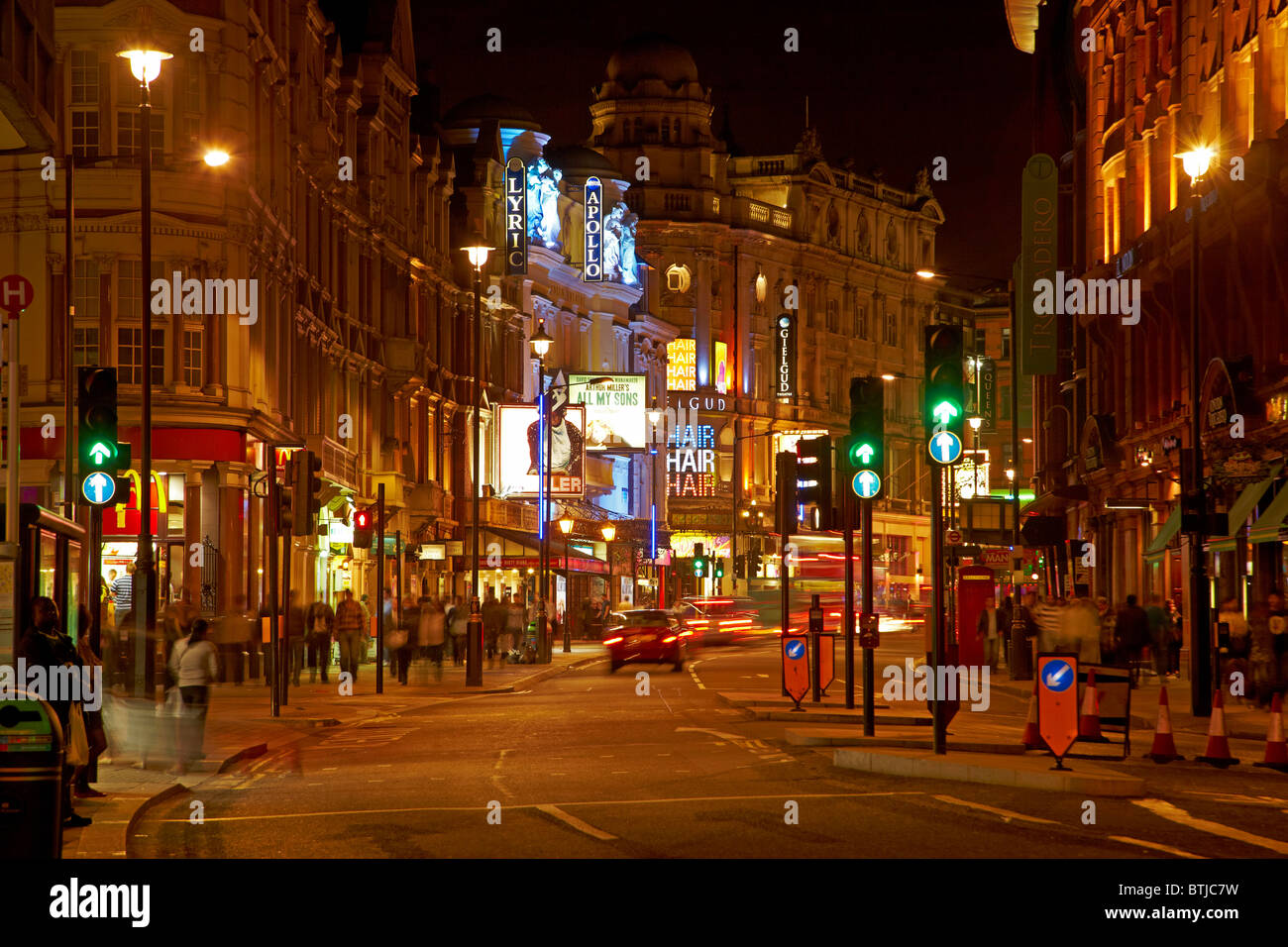 I teatri del West End (Lirica, Apollo e Gielgud), Shaftesbury Avenue, Soho, London, England, Regno Unito Foto Stock