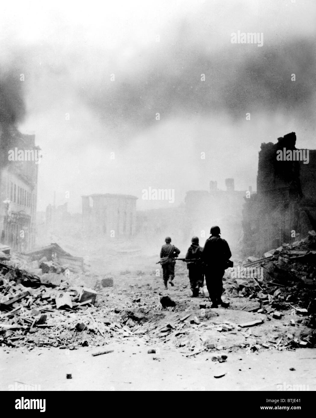 Il D-Day, soldati alleati dopo lo sbarco in Normandia, 1944 Foto Stock