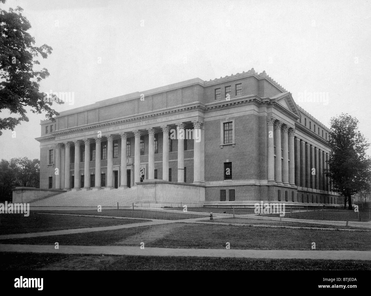 L'Università di Harvard, la Biblioteca Widener, situato a Harvard Yard, Massachusetts, c. 1920's. Foto Stock