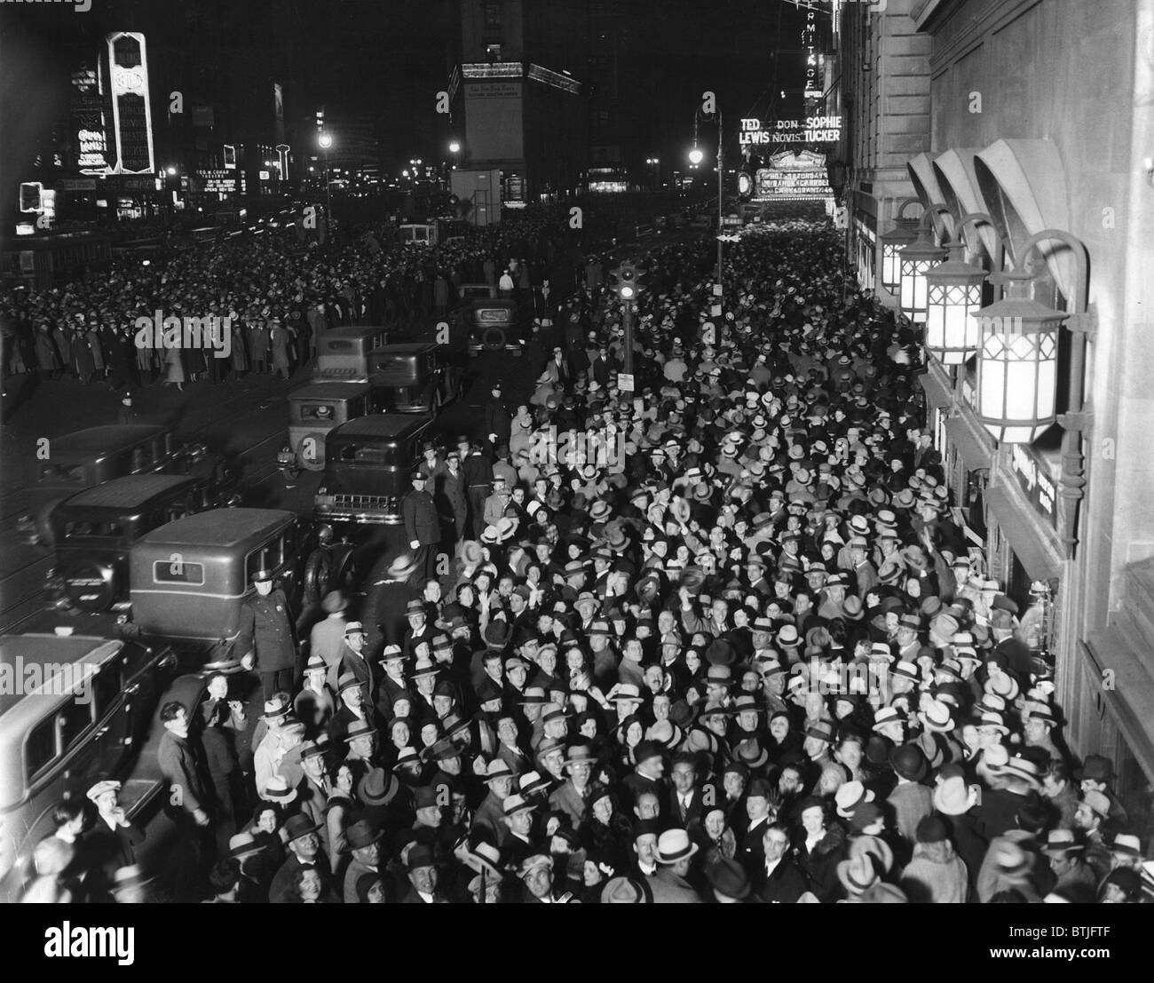 TIMES SQUARE, NY, tardi 1930s. Foto Stock