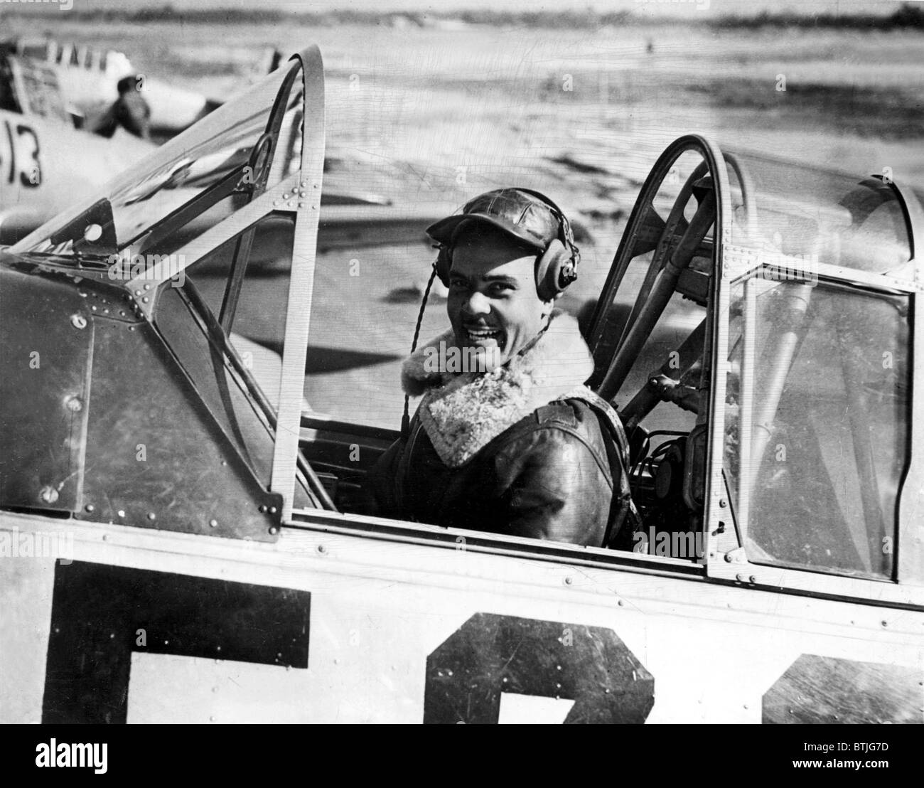 Il capitano Benjamin Oliver Davis del 99th Pursuit Squadron, mostrato nel pozzetto di un trainer anticipi, Tuskegee, Alabama, 1/23 Foto Stock