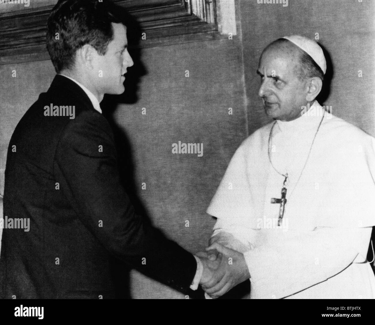 Da sinistra il senatore Edward Kennedy, Papa Paolo VI, Città del Vaticano, 12 maggio 1966, la cortesia: Archivi CSU/Everett Collection Foto Stock