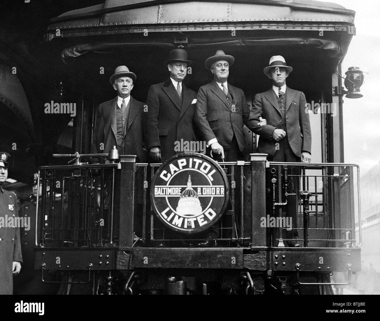 Presidente-eletto Franklin D. Roosevelt (terza da sinistra), con i suoi consulenti di Baltimore & Ohio railroad station. 1/19/33. La cortesia Foto Stock