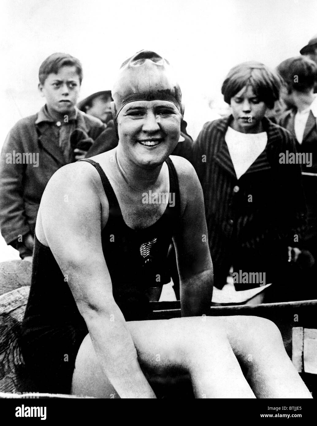 GERTRUDE EDERLE, dopo aver infranto il record per la prima donna a nuotare nel Canale della Manica, 1926 Foto Stock