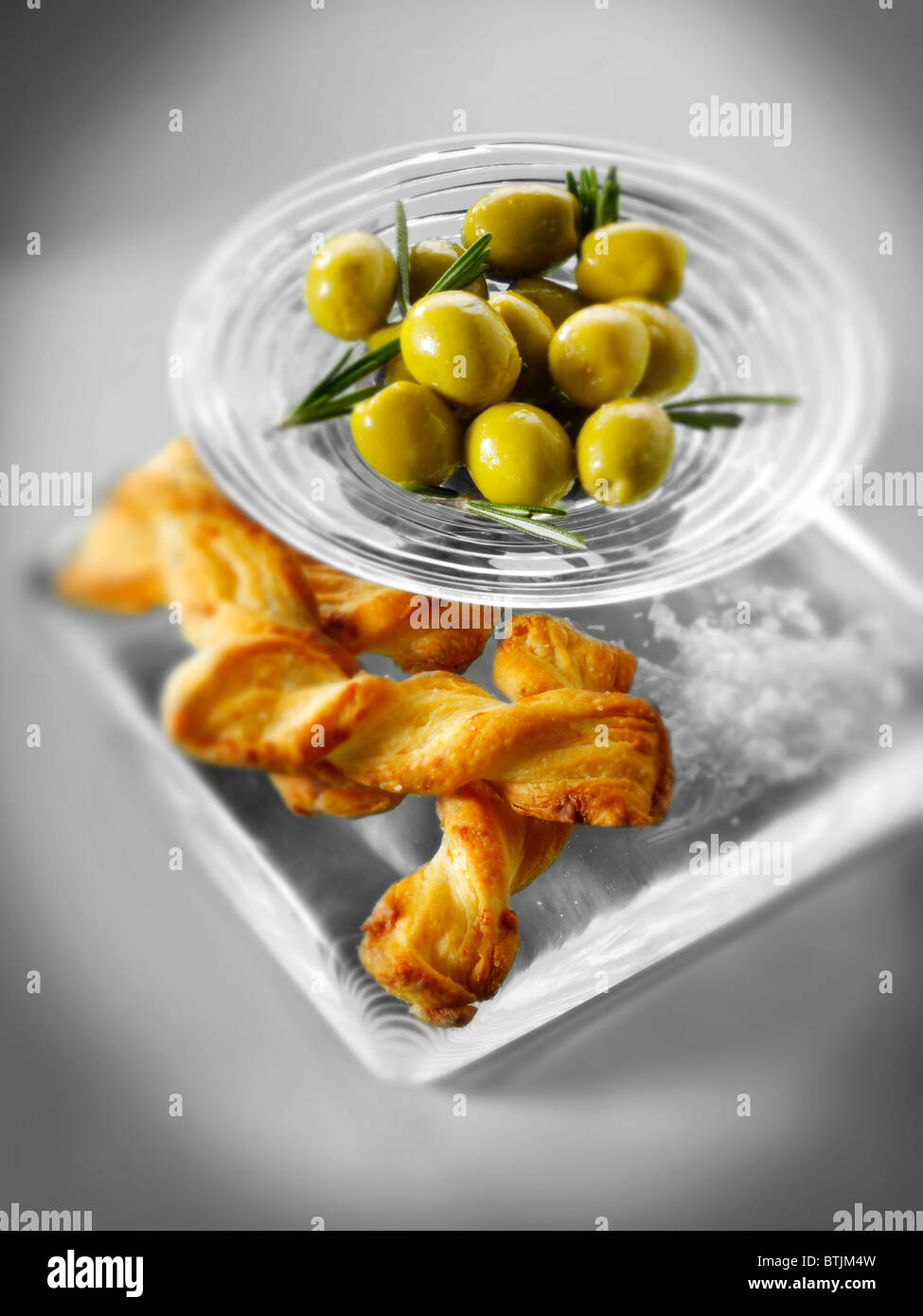 Le olive un grissini snack Foto Stock