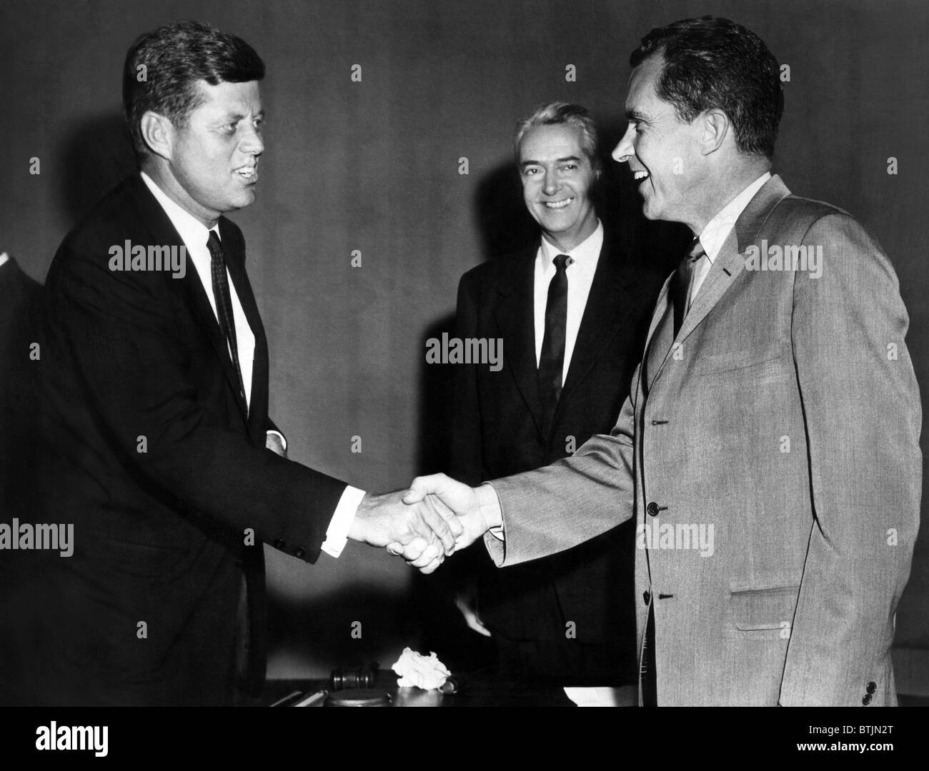 President-Elect John F. Kennedy,TV Reporter Howard K. Smith, sconfitto candidato presidenziale Richard Nixon, che appaiono su "Il Ma Foto Stock