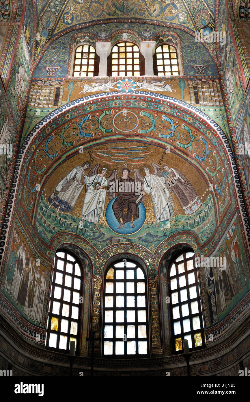 Ravenna. L'Italia. 6C AD mosaici dell'abside della Basilica di San Vitale. Foto Stock