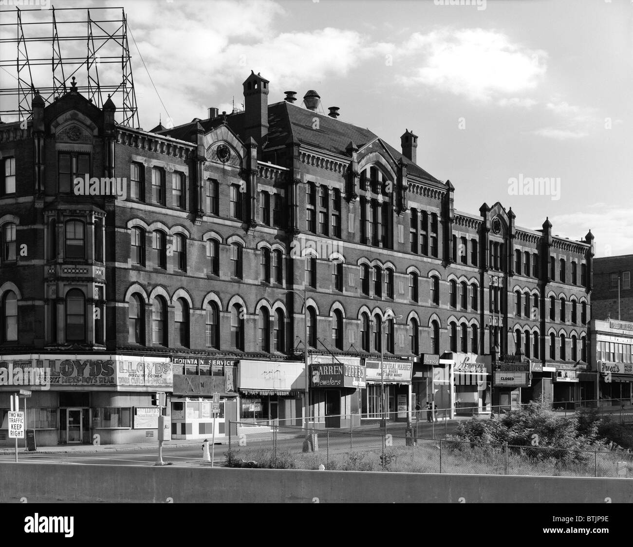 Teatri e Cinema, edificio dell'Accademia, Accademia Teatro è a destra, costruito nel 1876, 68-114 South Main Street, Fall River, Massachusetts, circa ottanta. Foto Stock
