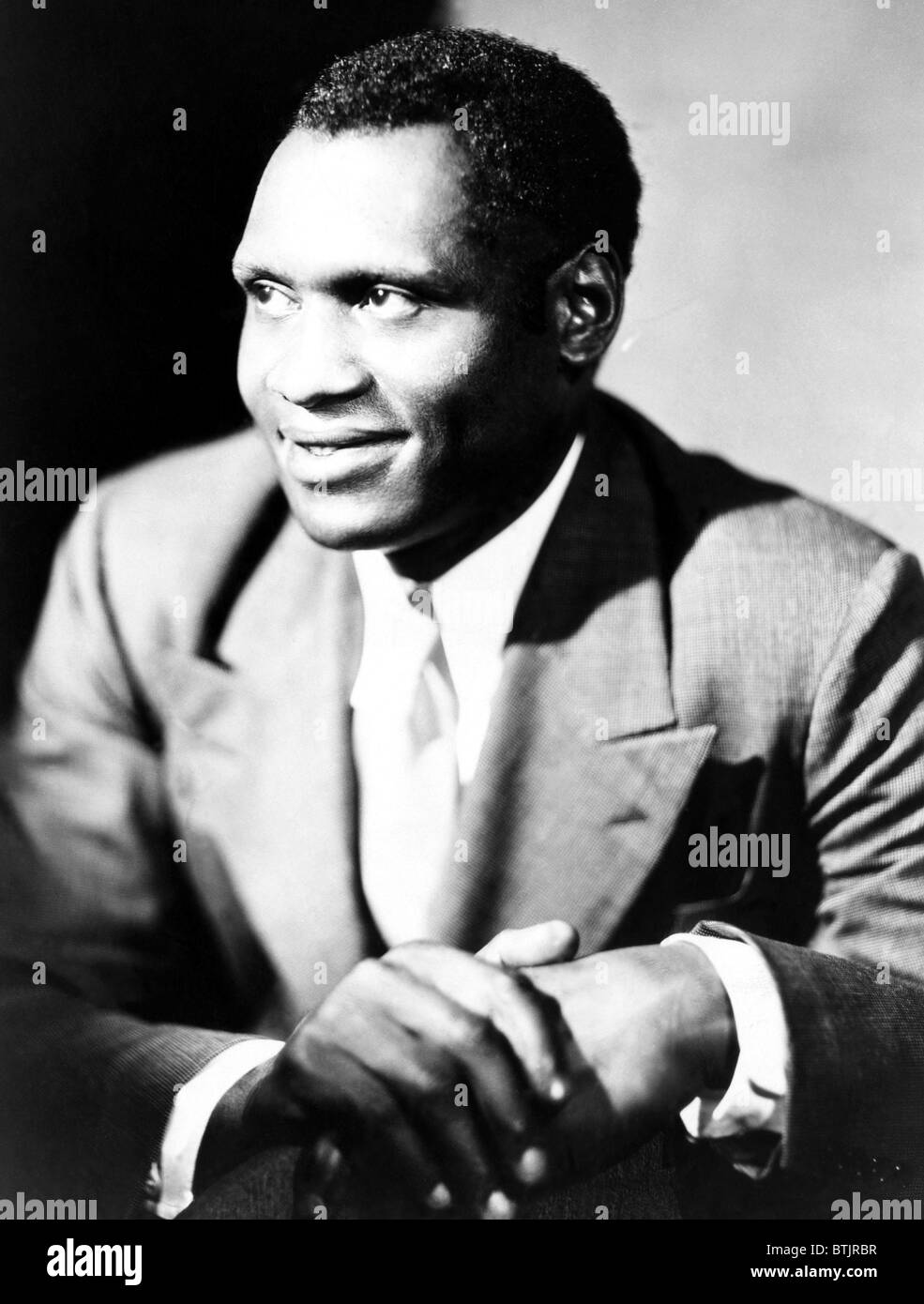 Attore americano, atleta, cantante e diritti civili attivista Paul Robeson, (1898-1976), c. Quaranta. Foto Stock