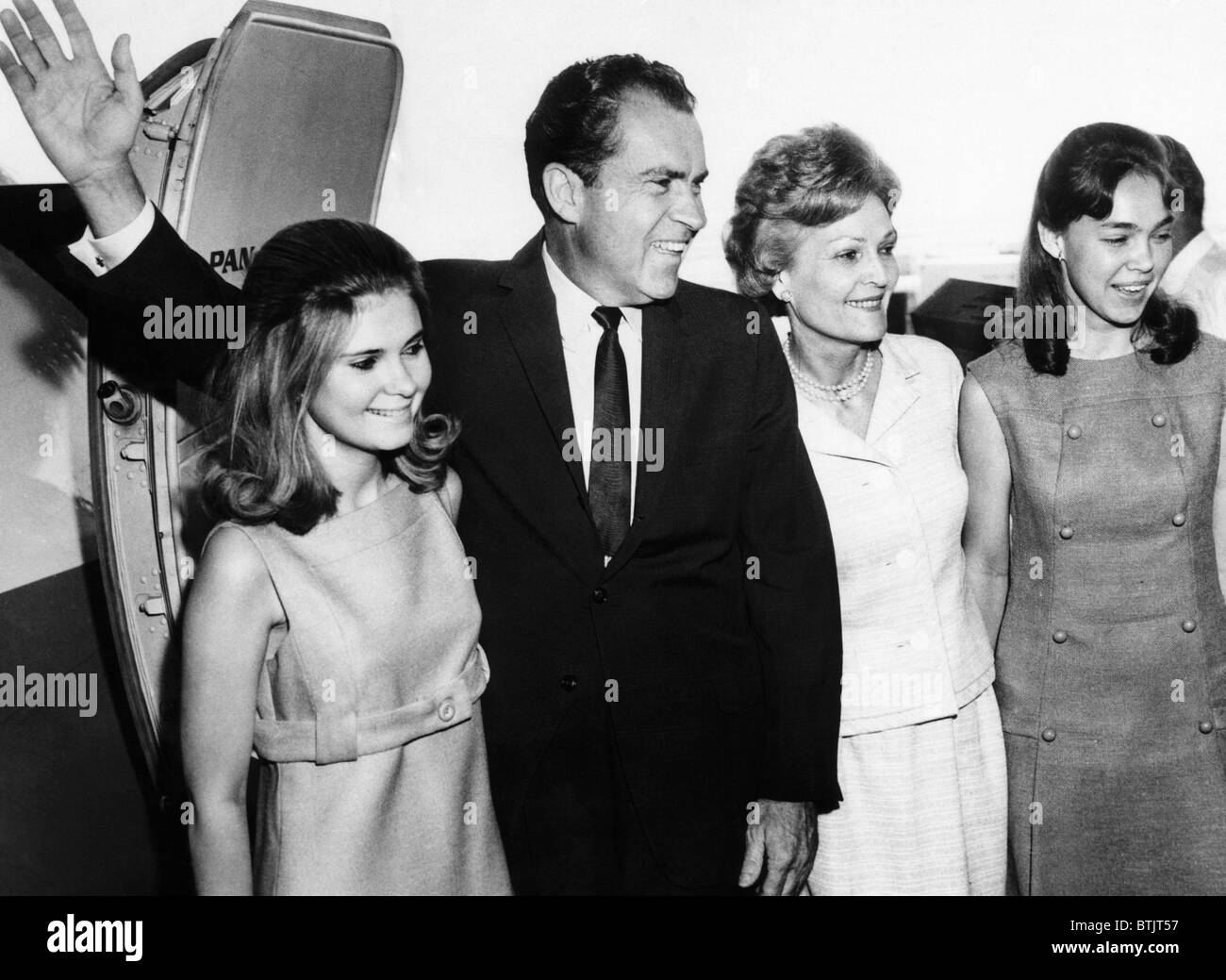 Tricia Nixon, ex vice presidente Richard Nixon, Pat Nixon, e Julie Nixon, lasciando New York dal Kennedy International Airpo Foto Stock