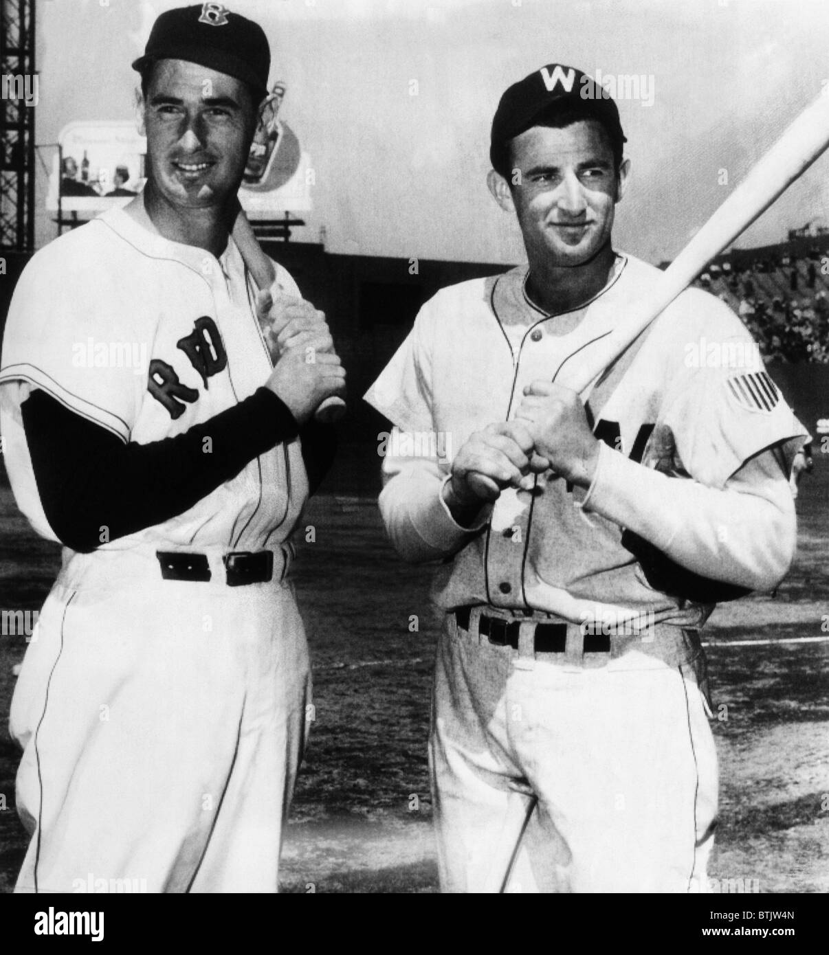 Top Sluggers. Ted Williams dei Boston Red Sox e Mickey Vernon del Washington senatori, Fenway Park, Boston, Ma. Aprile 15 Foto Stock