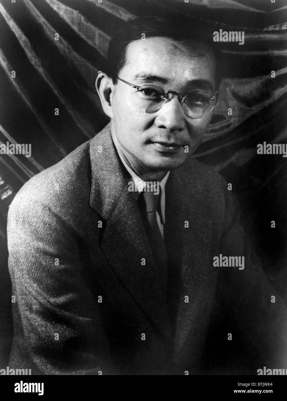 Lin Yutang (1895-1976) scrittore cinese e la rivista editore di stile Europeo riviste cinesi. 1939 ritratto da Carl Van Vechten. Foto Stock