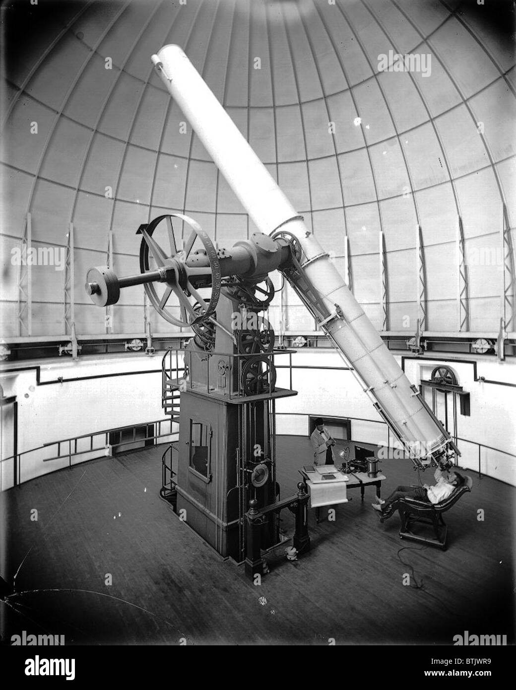 Astronomia, 26 pollici telescopio della US Naval Observatory. Quando è stato installato per la prima volta nel 1873 era il più grande telescopio a rifrazione nel mondo. ca. 1896 Foto Stock