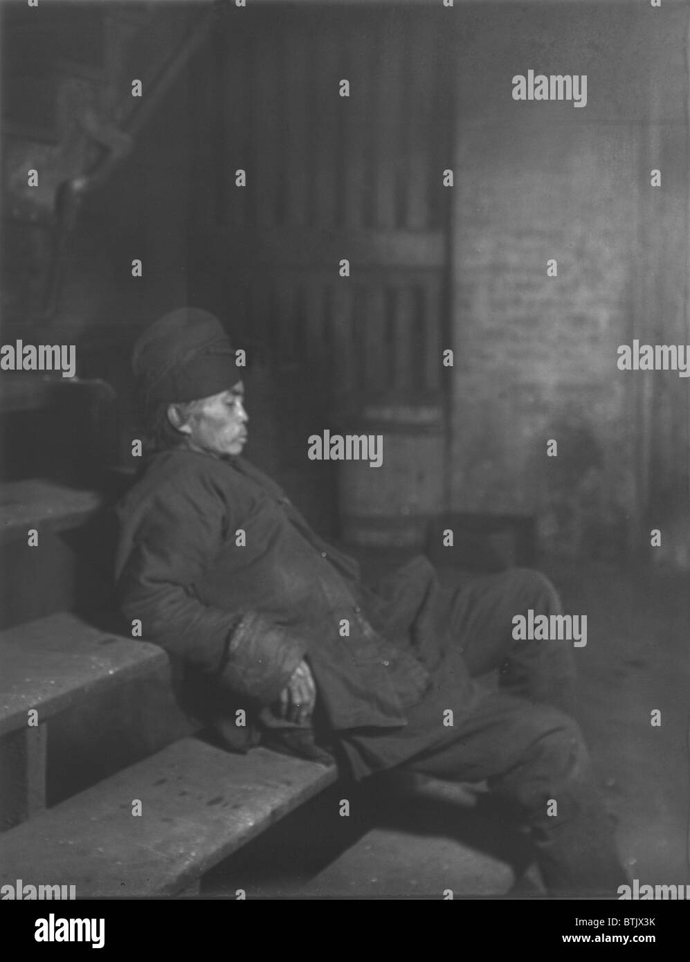 San Francisco, un tossicodipendente di oppio, didascalia originale: 'l'Oppio Fiend', Chinatown, California, fotografia di Arnold Genthe, circa 1896-1906. Foto Stock
