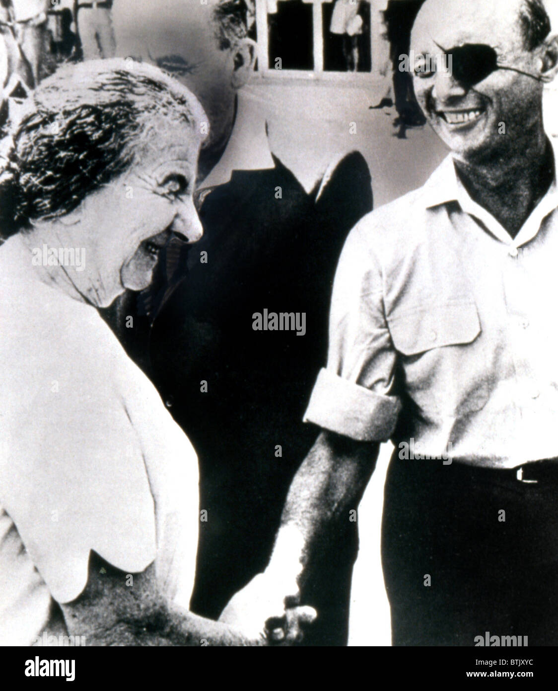 Moshe Dayan (r), con Golda Meir ca. 1970 Foto Stock